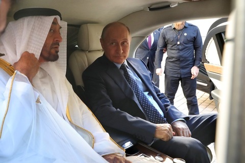 Tổng thống Putin khoe siêu xe mới với Thái tử Abu Dhabi