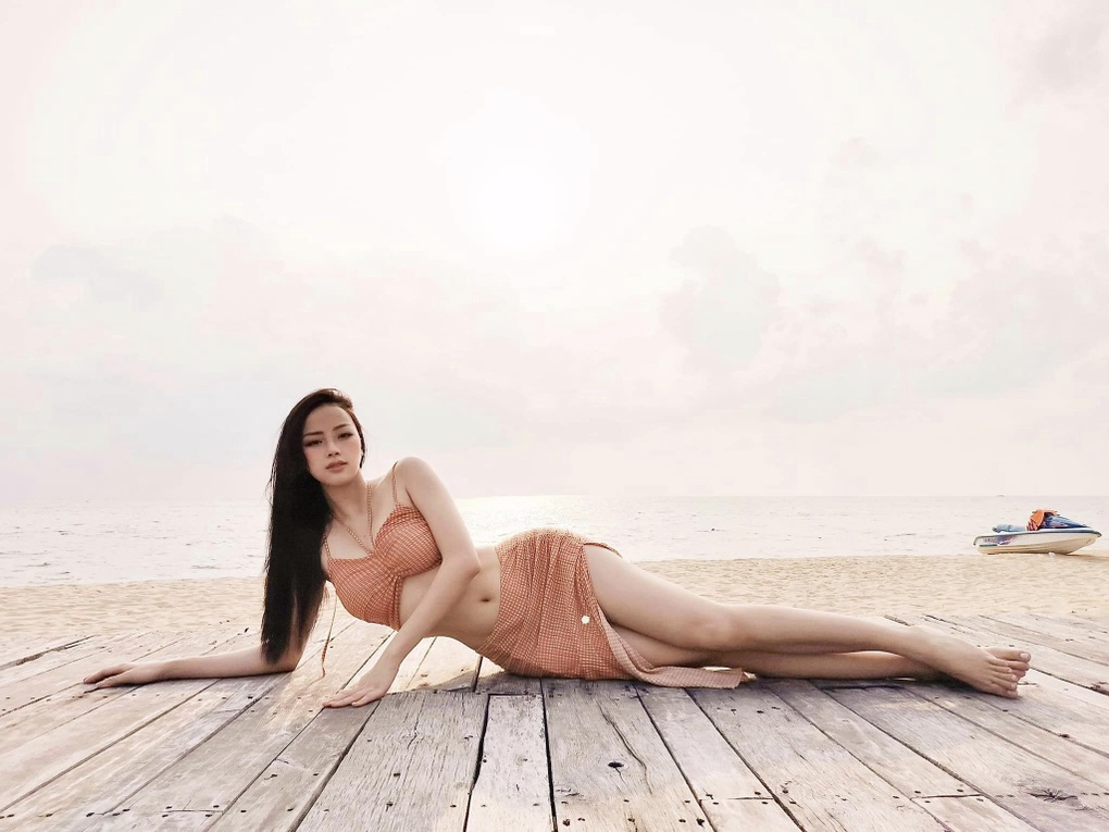 Á hậu 1 Đào Thị Hiền từng làm MC song ngữ, giấu gia đình đi thi nhan sắc - 3 Á hậu 1 Đào Thị Hiền từng làm MC song ngữ, giấu gia đình đi thi nhan sắc - 3