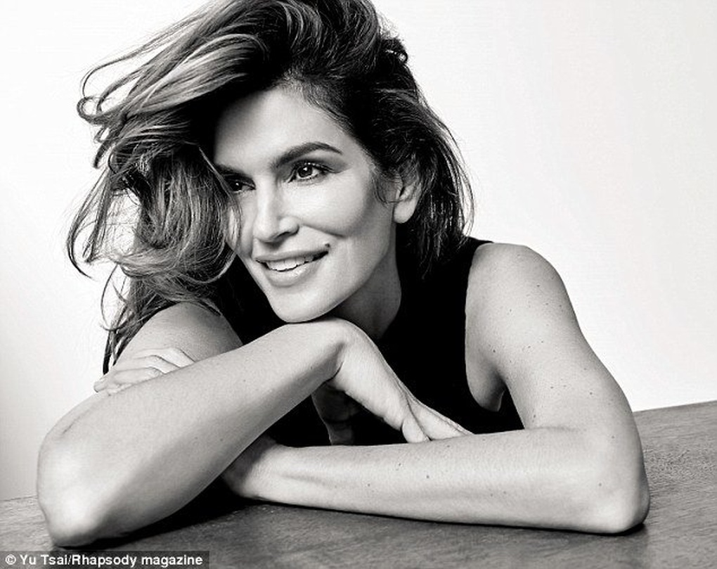 Siêu mẫu Cindy Crawford tái hiện khoảnh khắc bikini huyền thoại ở tuổi 56 - 4 Siêu mẫu Cindy Crawford tái hiện khoảnh khắc bikini huyền thoại ở tuổi 56 - 4