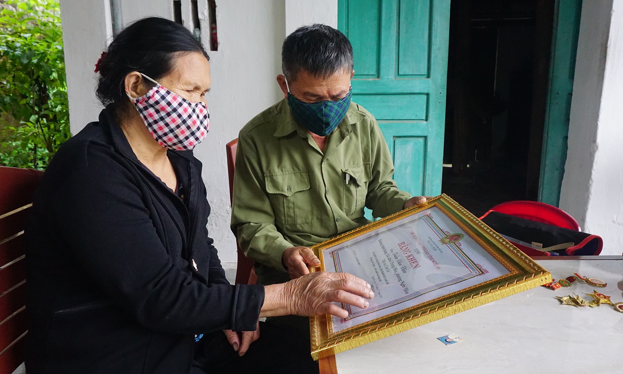 Máu xương không tiếc, tiếc gì 1 tháng trợ cấp góp chống dịch Covid-19! - 3 Máu xương không tiếc, tiếc gì 1 tháng trợ cấp góp chống dịch Covid-19! - 3