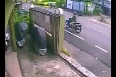 Tên trộm liều lĩnh vào nhà lấy 4 vành xe ô tô