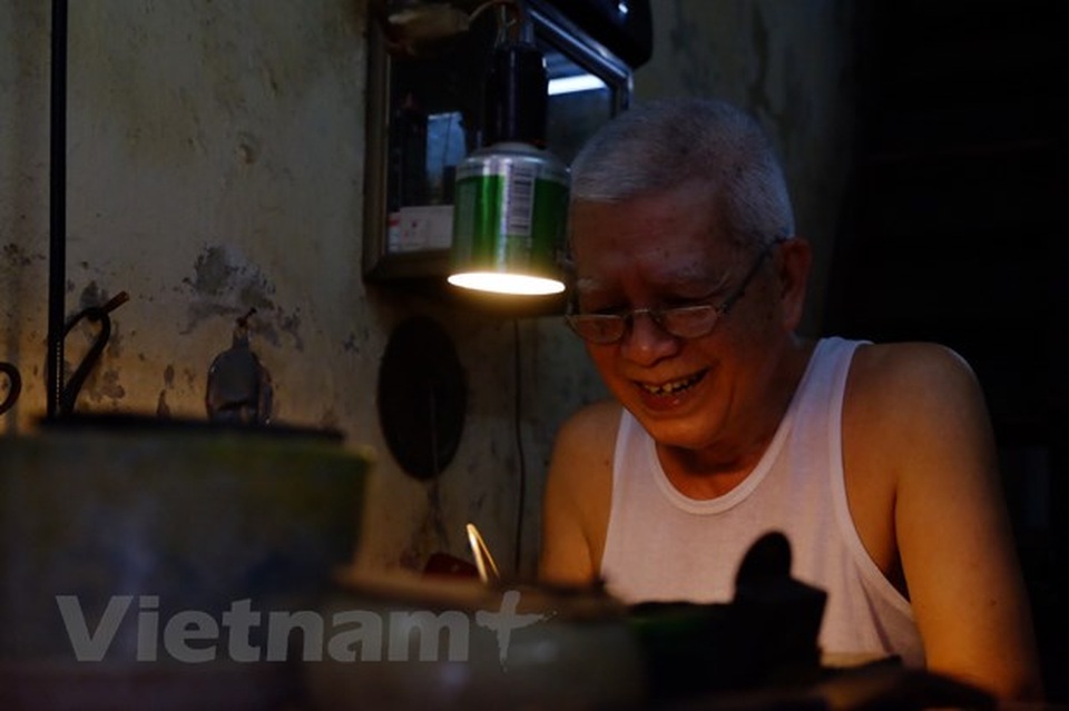 Người lưu giữ nghề chạm bạc truyền thống giữa lòng Hà Nội - 4 Người lưu giữ nghề chạm bạc truyền thống giữa lòng Hà Nội - 4