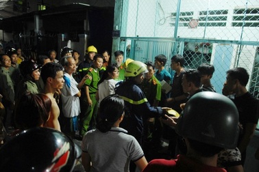 Cháy phòng trọ, cả khu phố náo loạn