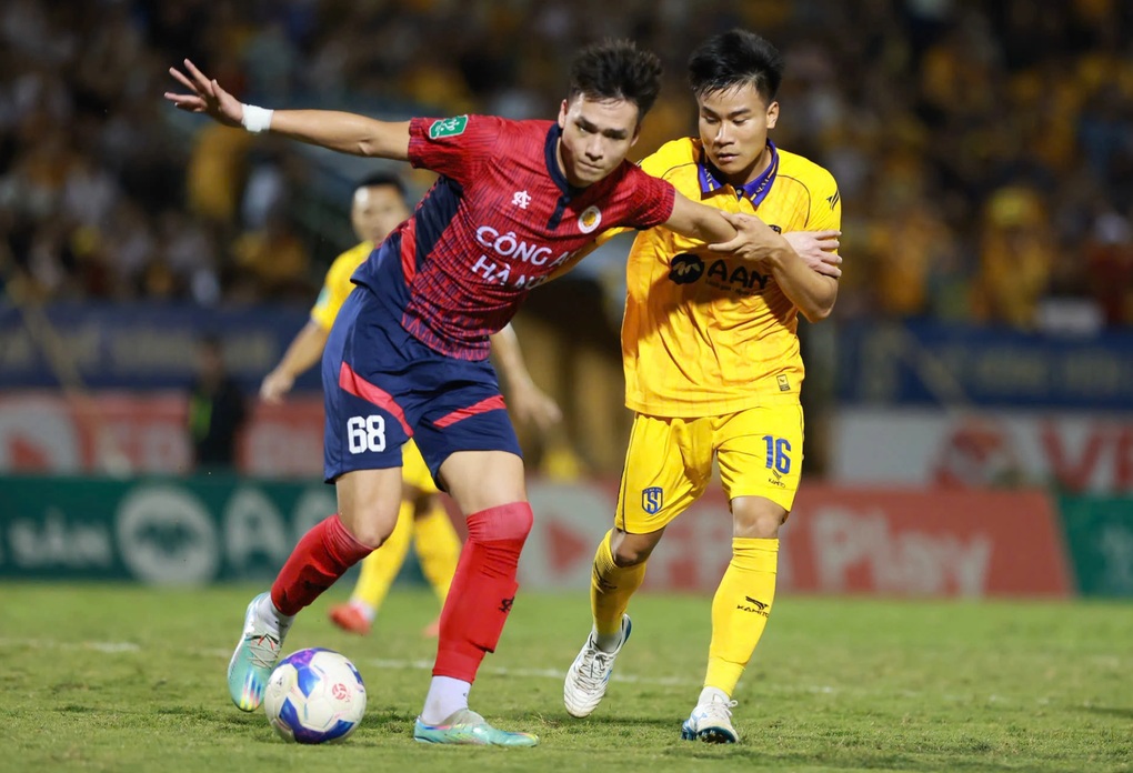 Đánh bại SL Nghệ An 5-0, CLB Công an Hà Nội đoạt Cúp Quốc gia - 4 Đánh bại SL Nghệ An 5-0, CLB Công an Hà Nội đoạt Cúp Quốc gia - 4