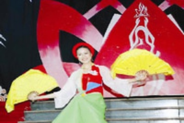 “Nữ sinh thanh lịch”: Long lanh tài - sắc