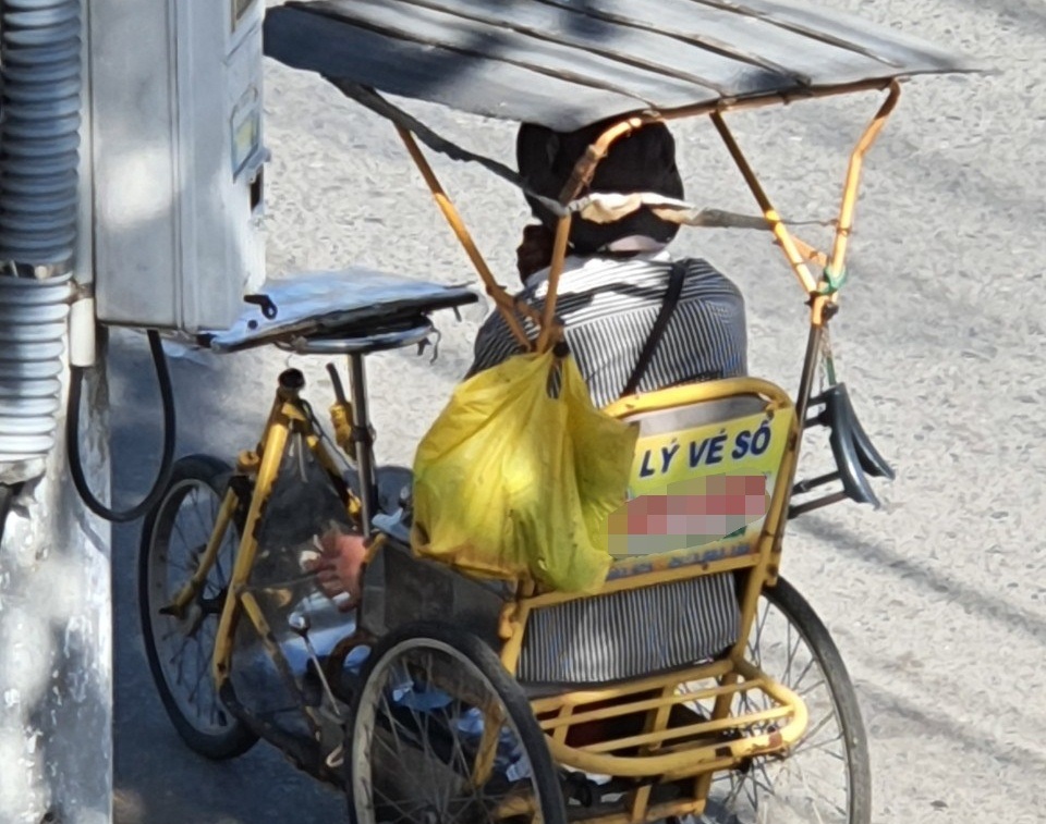 Chủ tịch Bạc Liêu: Không để người bán vé số gặp khó khăn khi tạm dừng bán - 1 Chủ tịch Bạc Liêu: Không để người bán vé số gặp khó khăn khi tạm dừng bán - 1