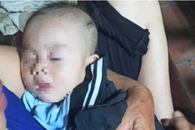 Bé trai 5 tháng tuổi bị người đi ô tô bỏ lại ven đường