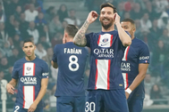 Messi tỏa sáng giúp PSG hạ Lyon và giành ngôi đầu Ligue 1