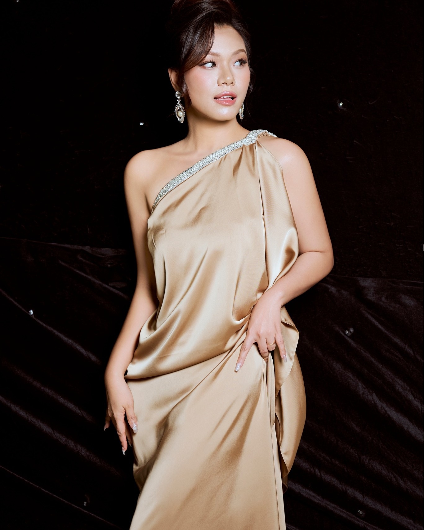 Phương Vy hào hứng hát Rực rỡ ngày mới, hé lộ hôn nhân bên chồng Tây - 4