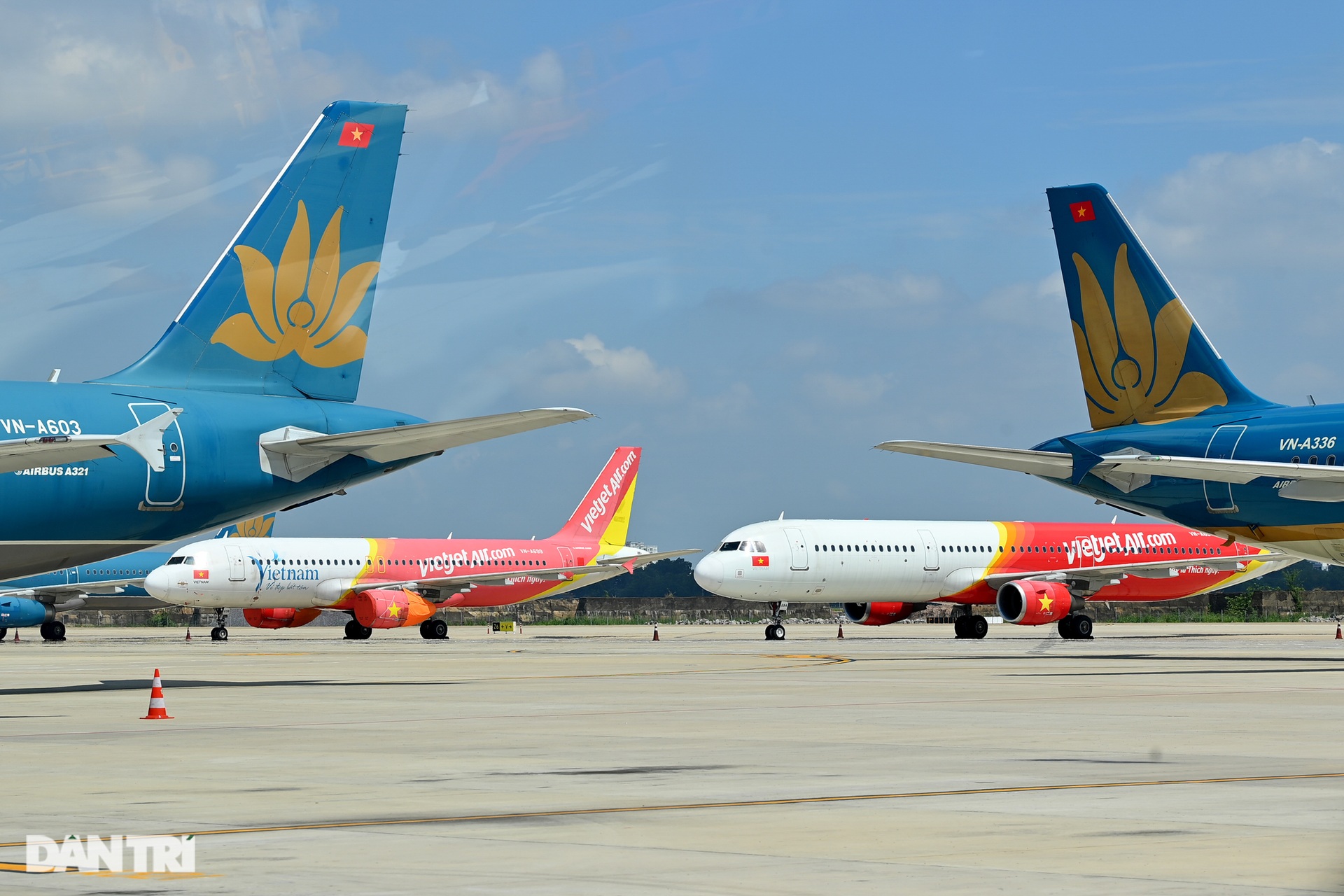 Ám ảnh hàng trăm tàu bay đắp chiếu nằm la liệt tại Nội Bài, Tân Sơn Nhất - 14 Ám ảnh hàng trăm tàu bay đắp chiếu nằm la liệt tại Nội Bài, Tân Sơn Nhất - 14