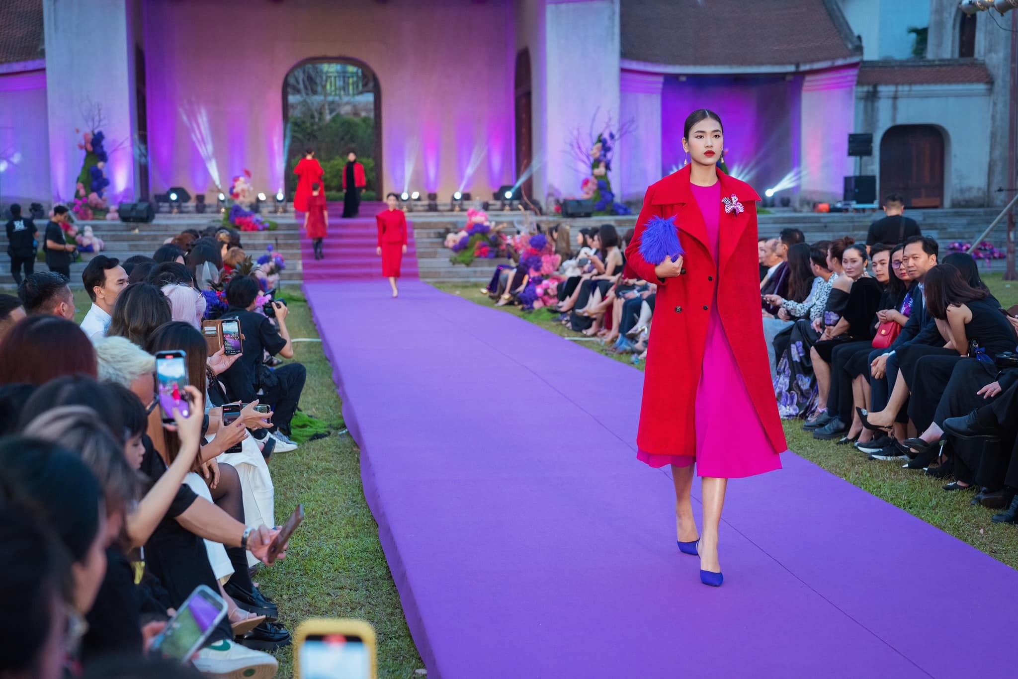 নতুন বৈদেশিক বাণিজ্য সুন্দরী ১.৭৯ মিটার লম্বা এবং একসময় আরও খাটো হতে চেয়েছিলেন - ৭ Tân hoa khôi Ngoại thương cao 1,79m, từng ước được thấp đi - 7