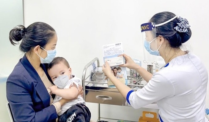 Tiêm vaccine dịch vụ cho trẻ tại TP HCM. Ảnh: VNVC