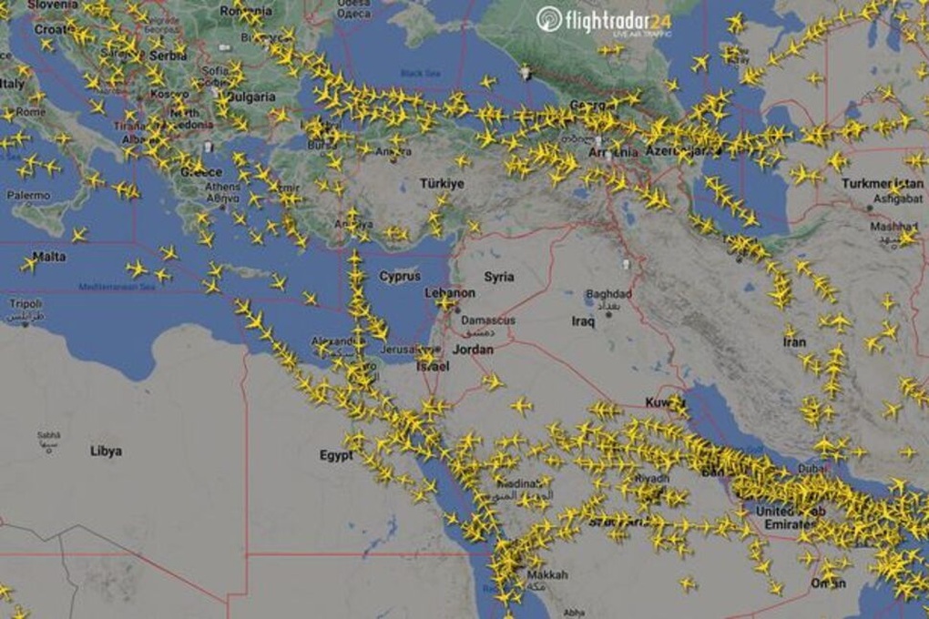 Hàng không toàn cầu gián đoạn sau vụ Iran tấn công Israel - 1