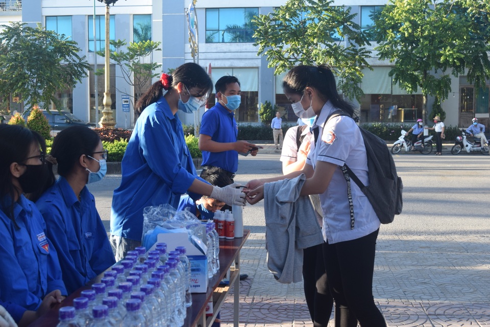 Tuổi trẻ xứ Công tử Bạc Liêu hết mình tiếp sức sĩ tử thi tốt nghiệp THPT - 13 Tuổi trẻ xứ Công tử Bạc Liêu hết mình tiếp sức sĩ tử thi tốt nghiệp THPT - 13
