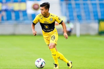 Suýt khiến Pau FC thủng lưới, Quang Hải có màn trình diễn đáng quên