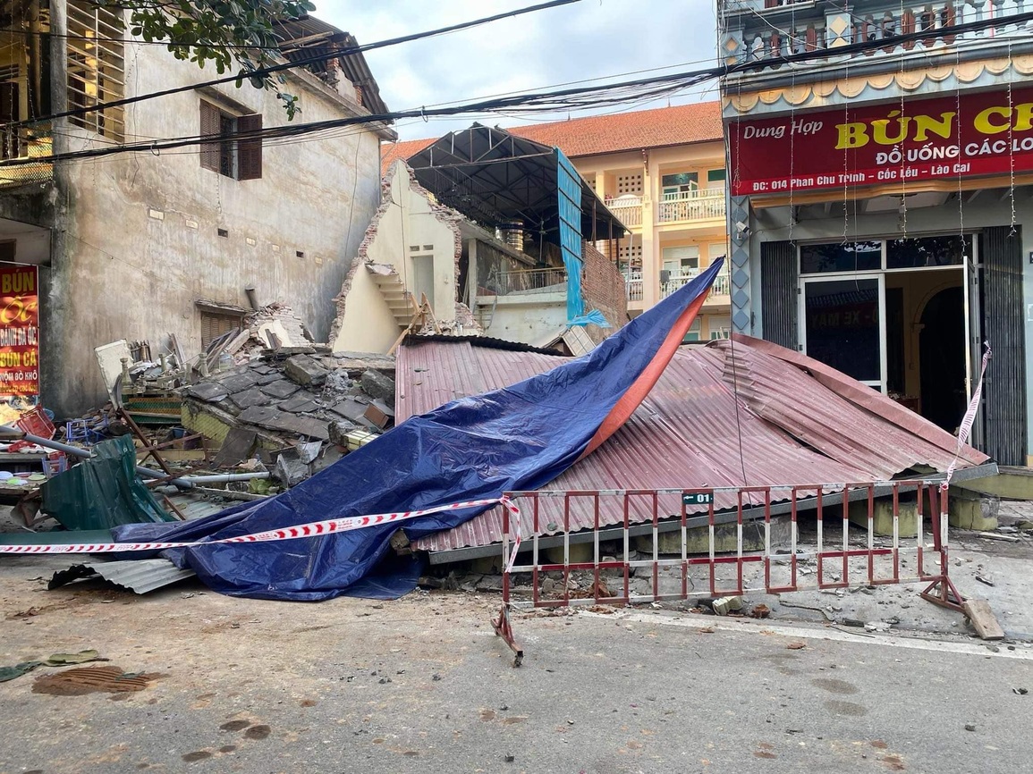 Lào Cai: Đào móng xây nhà làm sập nhà hàng xóm - 2 Lào Cai: Đào móng xây nhà làm sập nhà hàng xóm - 2