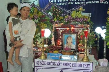 Mẹ con sản phụ tử vong do thuyên tắc ối