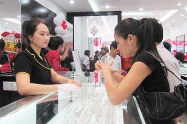 Vàng nữ trang “núp bóng”