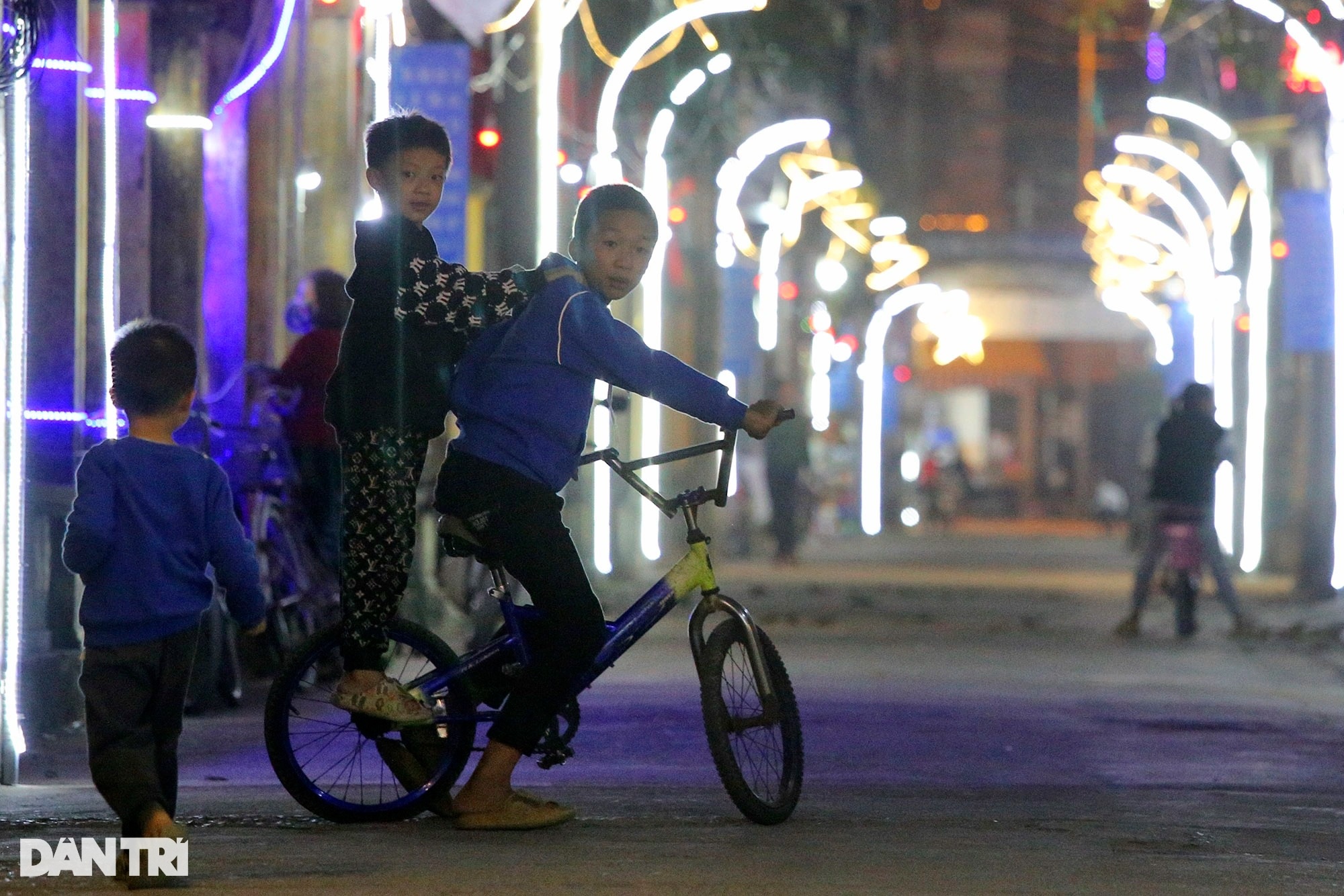 Ngôi làng ở ngoại thành Hà Nội lung linh như xứ sở thần tiên dịp Noel - 2 Ngôi làng ở ngoại thành Hà Nội lung linh như xứ sở thần tiên dịp Noel - 2