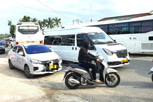 Cò mồi bát nháo chèo kéo khách du lịch ở Hội An