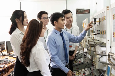 Điểm sàn chính thức của trường ĐH Sư phạm Kỹ thuật TPHCM và ĐH Văn Hiến