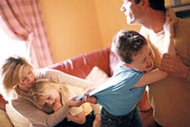 Ly hôn: Ảnh hưởng tới con và biện pháp xử lý 