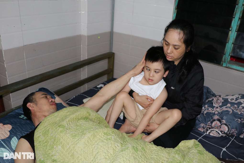 Đêm kinh hoàng ở nước ngoài và tận cùng khốn khổ của gia đình bệnh tật - 6 Đêm kinh hoàng ở nước ngoài và tận cùng khốn khổ của gia đình bệnh tật - 6