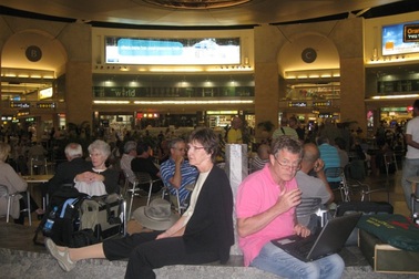 Sân bay thủ đô Israel tê liệt trong nhiều giờ