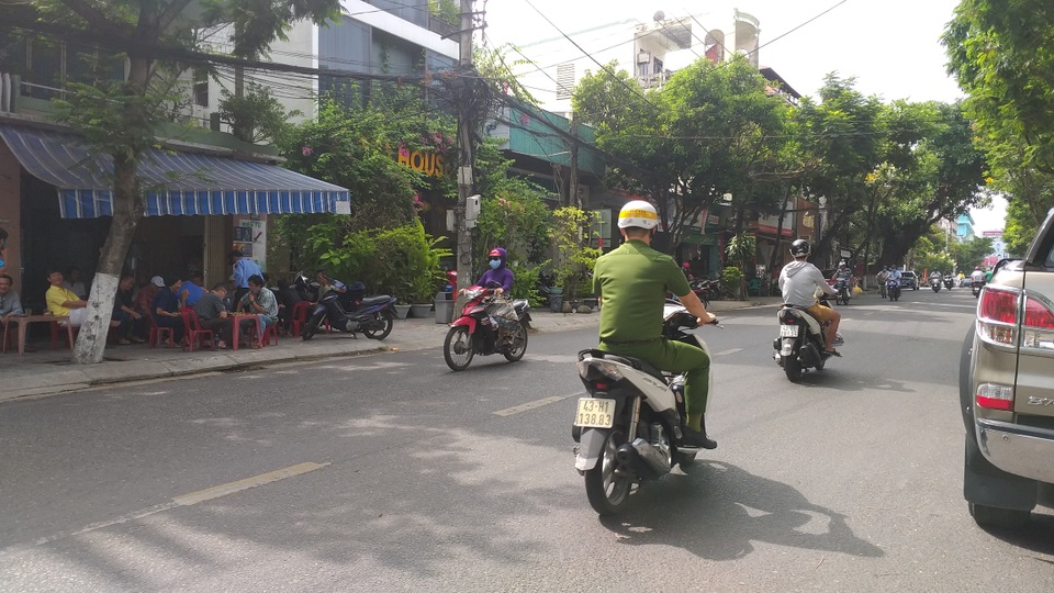 Đà Nẵng: Hết cách ly, nhiều hàng quán vẫn cửa đóng, then cài - 14 Đà Nẵng: Hết cách ly, nhiều hàng quán vẫn cửa đóng, then cài - 14