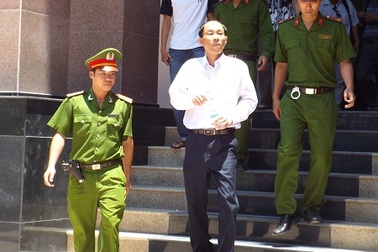 Vụ “ăn chặn” trầm kỳ: Cựu trưởng công an huyện bị đề nghị 7-8 năm tù