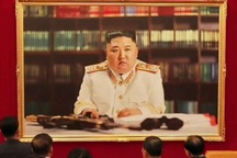 Triều Tiên đăng ảnh chân dung ông Kim Jong-un trong trang phục đặc biệt