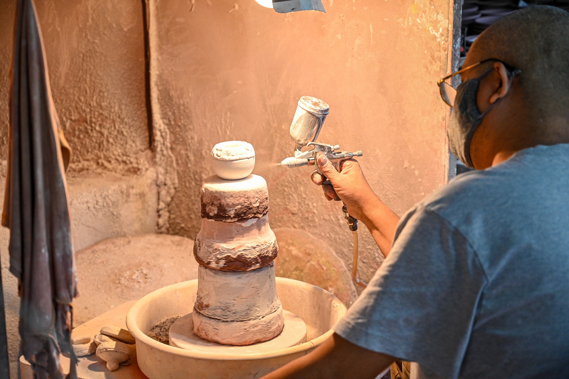 Nghệ nhân 50 năm giữ lửa nghề truyền thống gốm Bát Tràng - 3