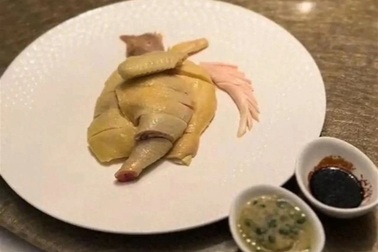 Ăn nửa con gà hết 1,7 triệu đồng, khách bức xúc nghe nhà hàng giải thích