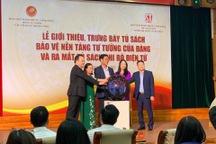 Ra mắt Tủ sách bảo vệ nền tảng tư tưởng của Đảng