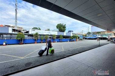 Nhà xe "đuổi ruồi" cả ngày không có khách, cắn răng chạy chịu lỗ tết 2022