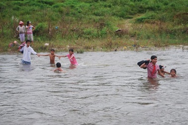“Đông Giang sẽ hỗ trợ hết mình khi Dân trí xây cầu cho dân”