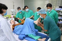 Phi công người Anh mắc Covid-19, ca bệnh điển hình đề kháng kháng sinh