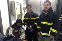 Phá cửa giải cứu gia đình 3 người khỏi đám cháy lúc rạng sáng