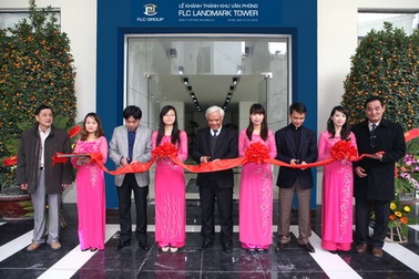 Phó chủ tịch Quốc hội Uông Chu Lưu cắt băng khánh thành văn phòng FLC Landmark Tower