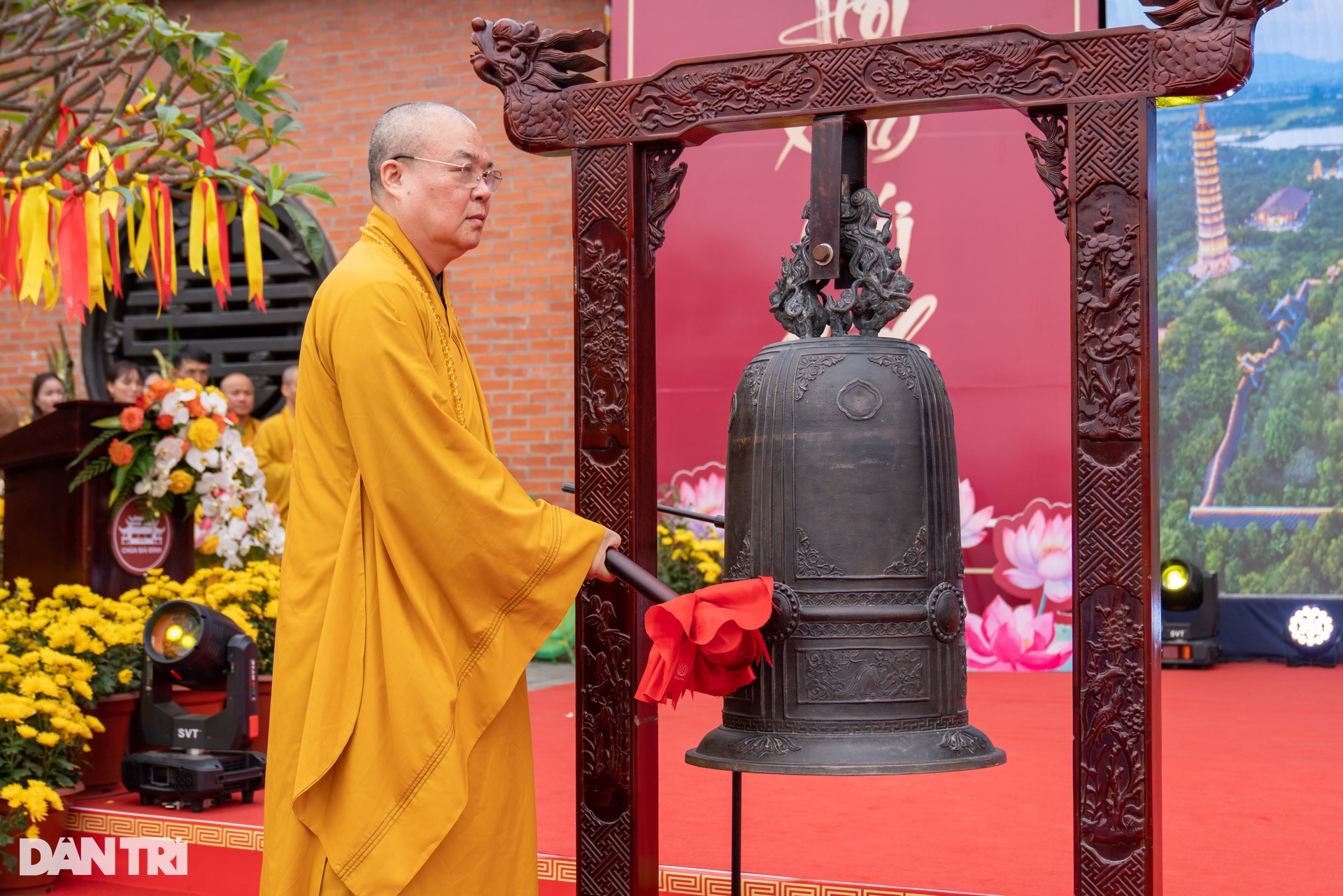Ngôi chùa lớn nhất Việt Nam đông nghịt người những ngày đầu năm - 3 Ngôi chùa lớn nhất Việt Nam đông nghịt người những ngày đầu năm - 3