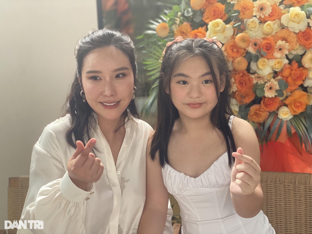 Trương Ngọc Ánh mặc gợi cảm, xúc động khi gặp nghệ sĩ violin Hàn Quốc - 3 Trương Ngọc Ánh mặc gợi cảm, xúc động khi gặp nghệ sĩ violin Hàn Quốc - 3