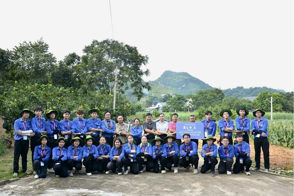 Hành trình xanh hóa nẻo đường quê của những chiến sĩ tình nguyện - 3 Hành trình xanh hóa nẻo đường quê của những chiến sĩ tình nguyện - 3