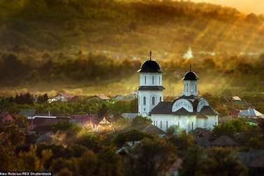 Cảnh đẹp huyền diệu bí ẩn ở quê hương ma cà rồng Dracula