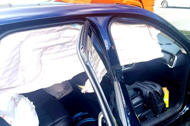 Người dùng tố xe Mazda bất ngờ bung túi khí dù không có va chạm