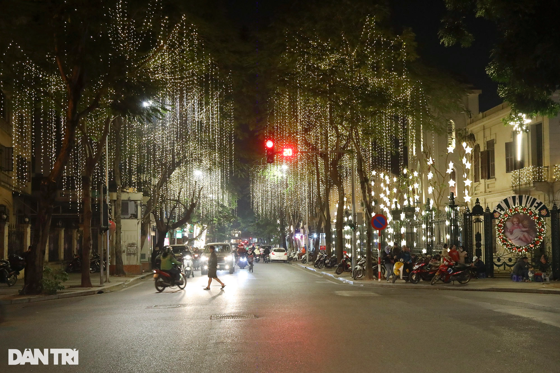 Các nhà thờ ở Hà Nội trang trí lung linh hàng nghìn ánh đèn đón Noel 2022 - 16 Các nhà thờ ở Hà Nội trang trí lung linh hàng nghìn ánh đèn đón Noel 2022 - 16