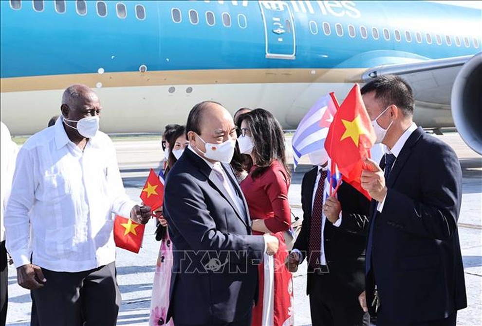 Chủ tịch nước tới La Habana, bắt đầu thăm chính thức Cuba - 2 Chủ tịch nước tới La Habana, bắt đầu thăm chính thức Cuba - 2