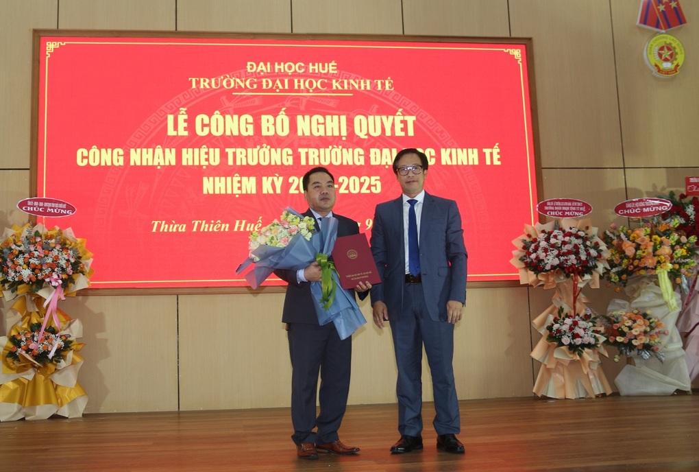 Đại học Huế công nhận Hiệu trưởng Trường Đại học Kinh tế - 1 Đại học Huế công nhận Hiệu trưởng Trường Đại học Kinh tế - 1