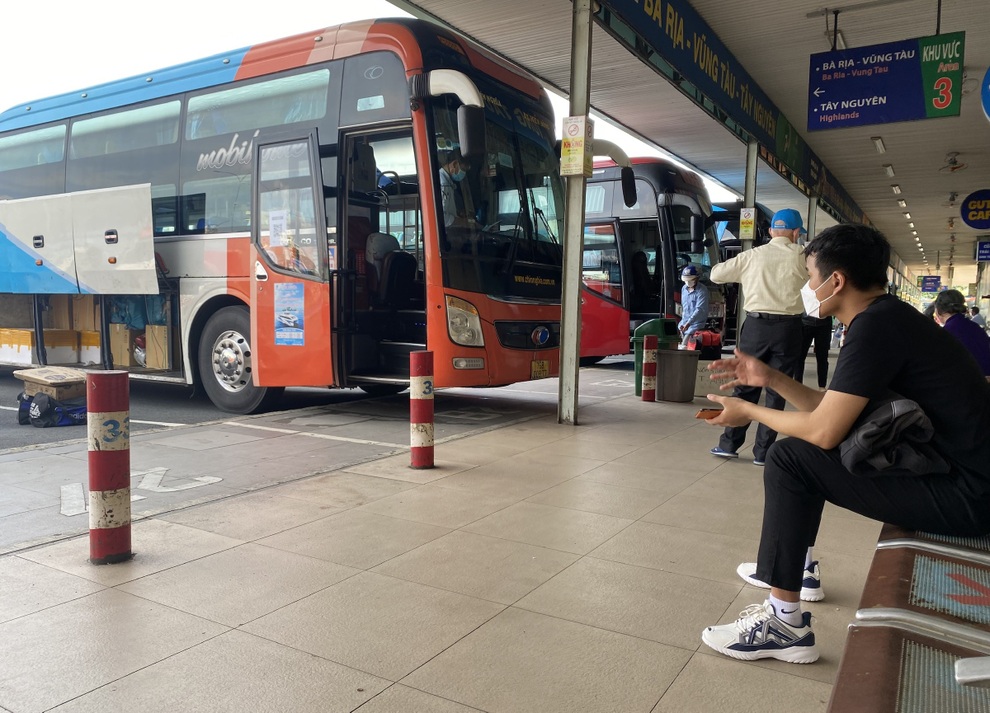 TPHCM: Tuần đầu xe khách liên tỉnh hoạt động, trung bình 8 khách/chuyến - 5 TPHCM: Tuần đầu xe khách liên tỉnh hoạt động, trung bình 8 khách/chuyến - 5