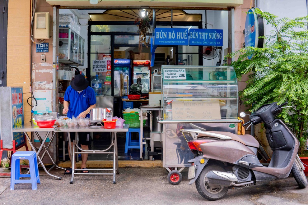 Ngày bán 30 tô phở mang về, chủ quán bạc đầu lo 30 triệu đồng mặt bằng - 3 Ngày bán 30 tô phở mang về, chủ quán bạc đầu lo 30 triệu đồng mặt bằng - 3
