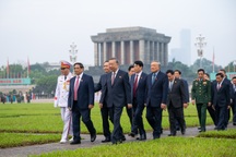 Lãnh đạo Đảng, Nhà nước và các ĐBQH vào Lăng viếng Chủ tịch Hồ Chí Minh